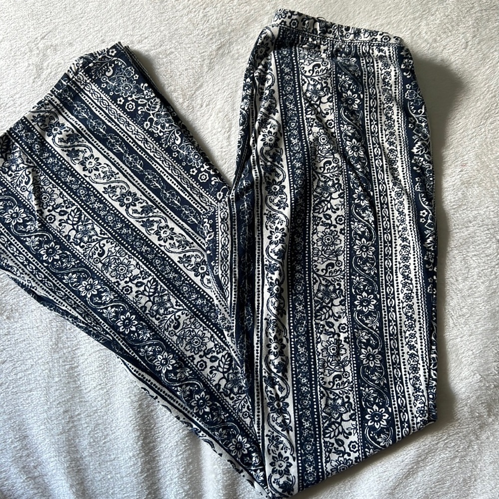 patterned flare stretchy pants